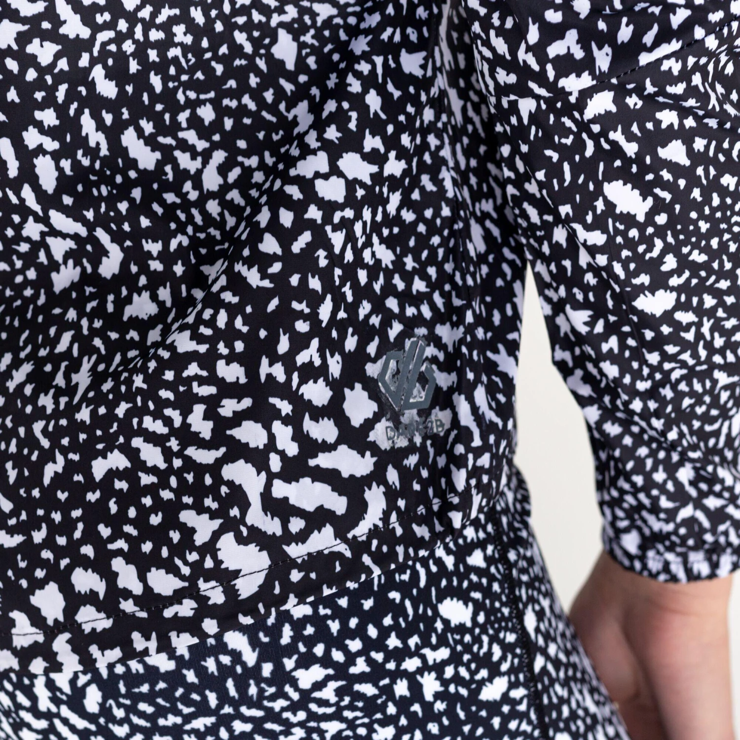 Dare 2b Womens/Ladies Resilient II Dotted Windshell Jacket (Black/White) 4 Dare 2b Womens/Ladies Resilient II Dotted Windshell Jacket (Black/White) - Image 4